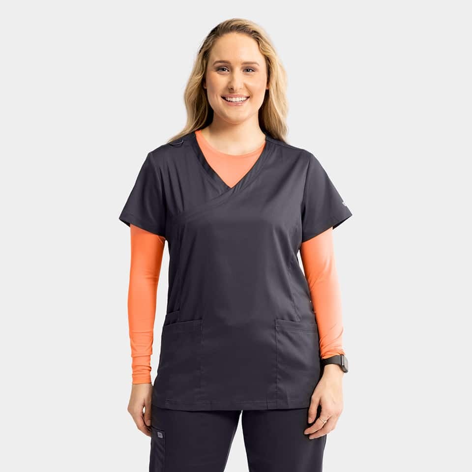 🤩 Featuring a modern fit, cutaway sleeves, and contrasting side panels,  the IRG Edge scrub top puts a fresh twist on a classic workwea