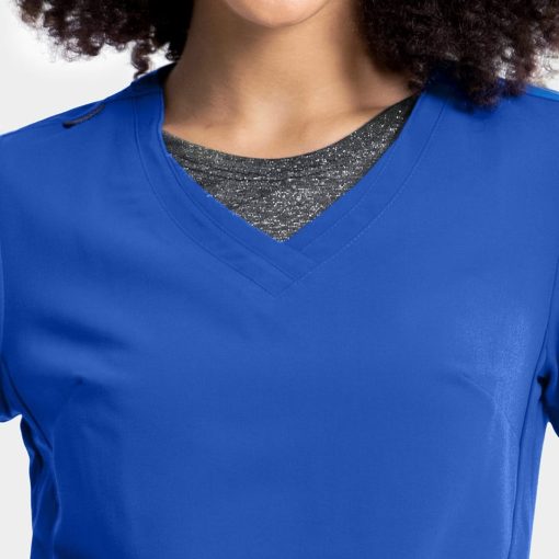 Women's sporty solid double v-neck top | 3852 - image 5